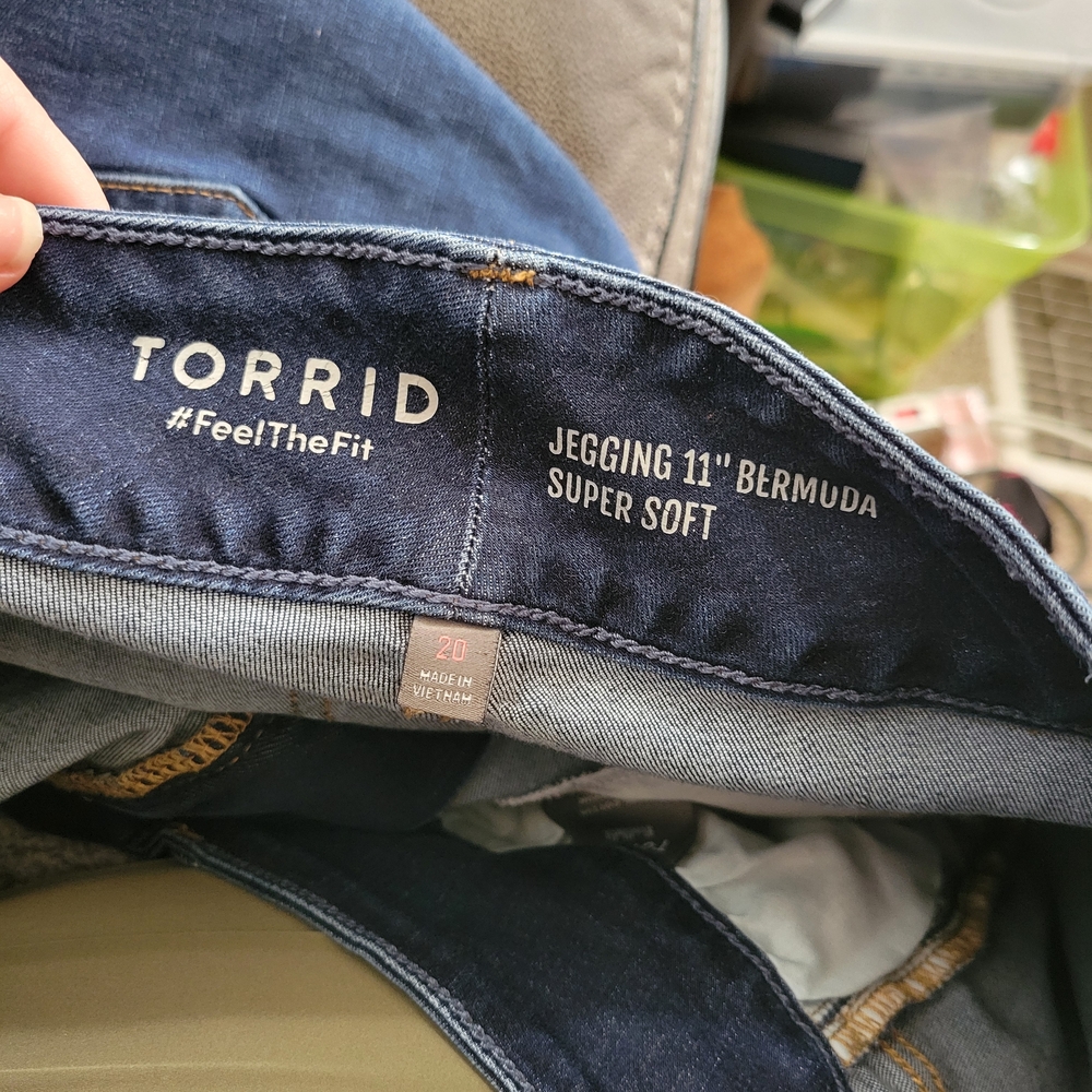 Torrid Denim Bermuda Super Soft High Rise Short Jegging - Picture 10 of 12